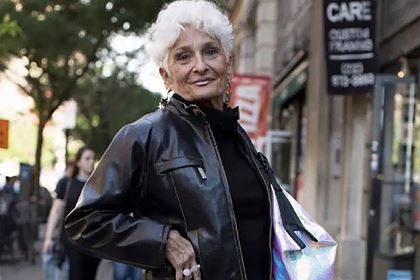 85-летняя женщина ушла от молодого избранника и ищет нового в Tinder