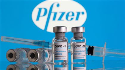 Вакцину Pfizer потребуется ставить в три дозы