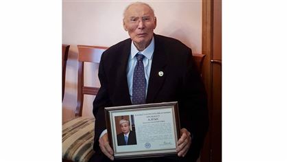 Касым-Жомарт Токаев поздравил Кажахмета Балахметова