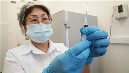 В Минздраве рассказали, сколько доз вакцин от коронавируса осталось в Казахстане