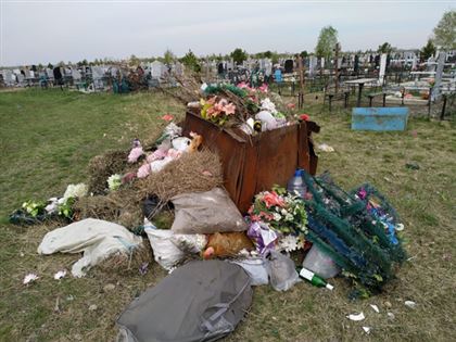 В Петропавловске общественники в пух и прах разнесли работу чиновников по обслуживанию кладбищ