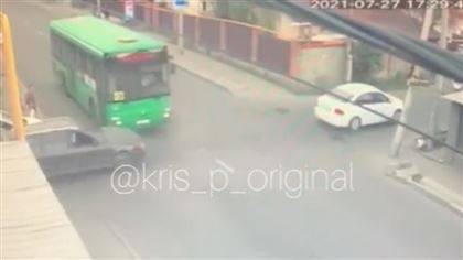 В Алматы автобус попал в ДТП