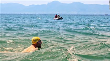 Житель Экибастуза переплыл озеро и отправился на работу, пока его искали