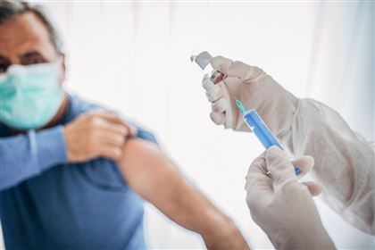 США хотят ввести обязательную вакцинацию для всех въезжающих в страну иностранцев