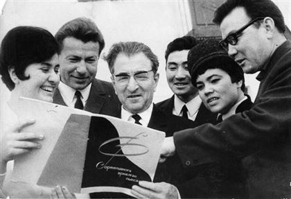 “Нас, по сути, обманули”: наследники легендарного композитора Латифа Хамиди остались без квартиры в Алматы