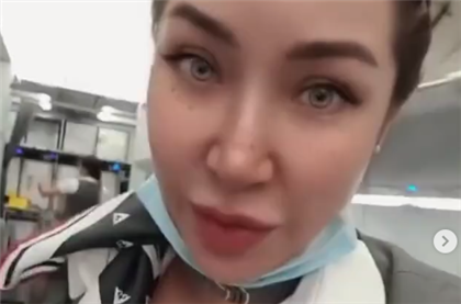 "Свинство" - казахстанцев возмутило видео, на котором стюардесса показала самолёт, который прилетел в Нур-Султан из Египта