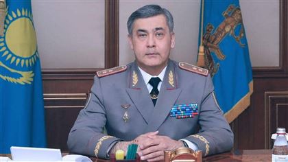 Глава государства отправил министра обороны в отставку