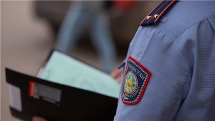 Казахстанские полицейские проводят поквартирный обход