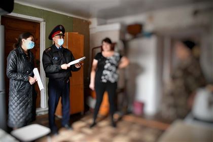В Акмолинской области полицейские проверяют неблагополучные семьи