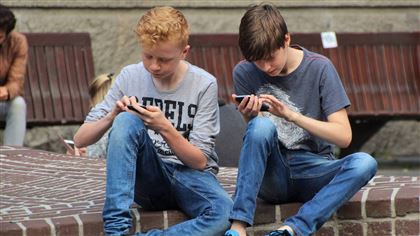 МОН РК запускает телефоны горячей линии для жалоб на проблемы в школах и вузах