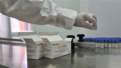 В Алматинской области начали разливать казахстанскую вакцину QazVac
