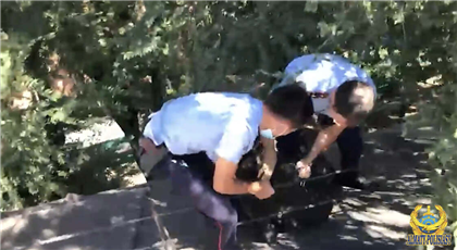 В Алматы полицейские спасли мужчину от самоубийства