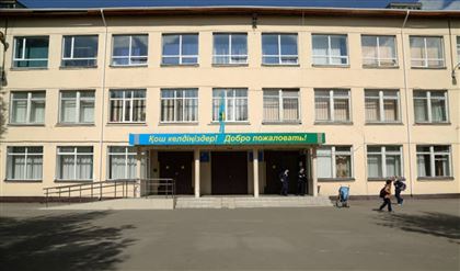 «Казахские семьи вынуждены отдавать детей в русские школы из-за бесконечных поборов»: обзор казахскоязычной прессы (20-27 сентября)