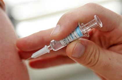 Усилить кампанию по вакцинации против гриппа поручил Аскар Мамин