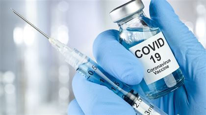 Лучшее время для ежегодной вакцинации от коронавируса назвал инфекционист