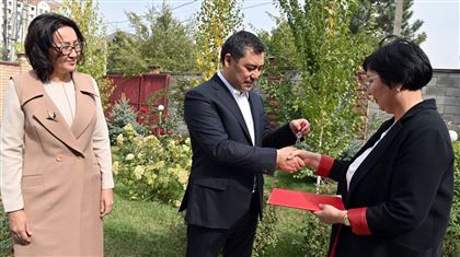 Президент Кыргызстана отдал свой дом ради малоимущих