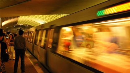 В Вашингтоне в метро поезд сошел с рельсов