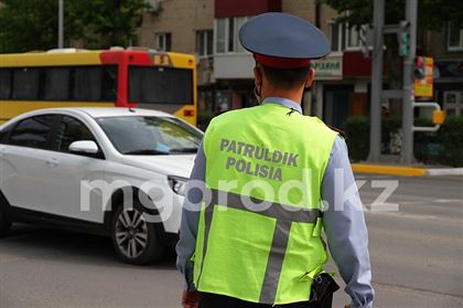 Пьяный водитель пытался подкупить полицейских за 10 тысяч тенге в Уральске