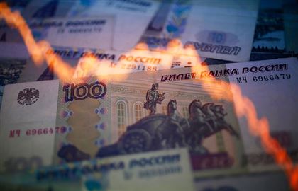 Эксперты назвали факторы, способные обрушить курс рубля до конца года: что будет с тенге
