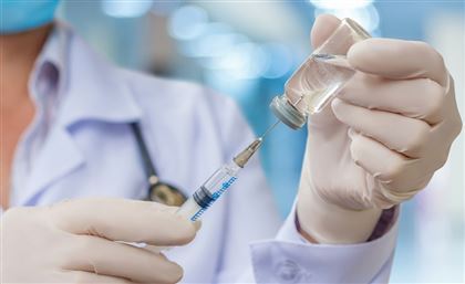 Представитель ВОЗ назвал скандалом широкое применение повторных доз вакцины от КВИ