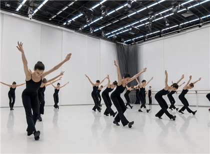 Академия танца Бориса Эйфмана проведет отбор детей из Казахстана