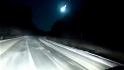 Жители нескольких российских городов заметили в небе объект, похожий на метеорит