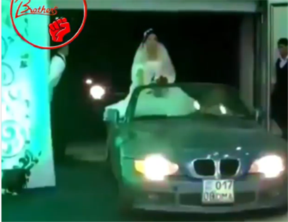 Невесту, заехавшую в зал торжеств на автомобиле, раскритиковали казахстанцы 