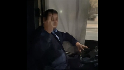Водитель алматинского автобуса показал средний палец пассажирке - видео