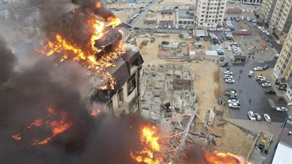 В Актау горел жилой комплекс