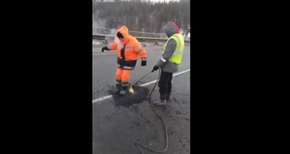 "Новая технология укладки асфальта" - странные действия рабочих насмешили казахстанцев