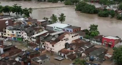 В Бразилии из-за сильных дождей прорвало две дамбы