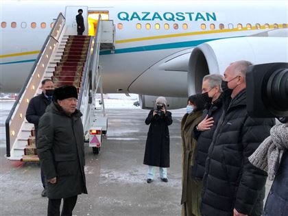 Назарбаев прибыл в Санкт-Петербург по приглашению Путина