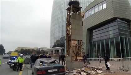 В Баку прогремел взрыв напротив здания парламента