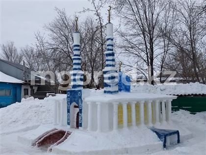 Мечеть из снега построил житель Западно-Казахстанской области