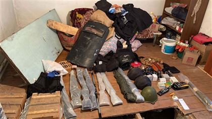 Участники массовых беспорядков хранили похищенное оружие в частном доме в Алматы