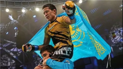 Казахстанский боец MMA стал трехкратным чемпионом мира 