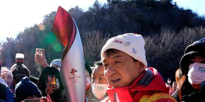 Джеки Чан и Яо Мин: кто участвует в эстафете олимпийского огня в этом году 
