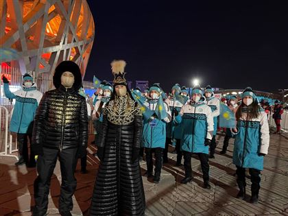 «В Казахстане еще одна принцесса!». Костюмы знаменосцев произвели фурор на церемонии открытия Пекин-2022