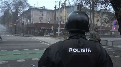 "Ударили железкой в шею": алматинский полицейский рассказал о событиях "трагического января"