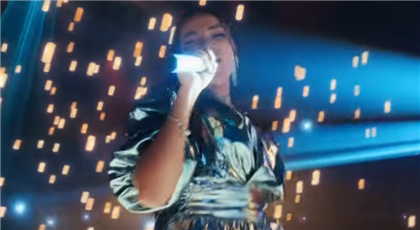 Казахстанская певица Say Mo снялась в ролике с Месси, Погба и Роналдиньо