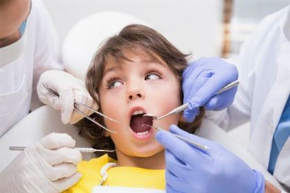 Стоматолог назвала вредную и полезную еду для детских зубов