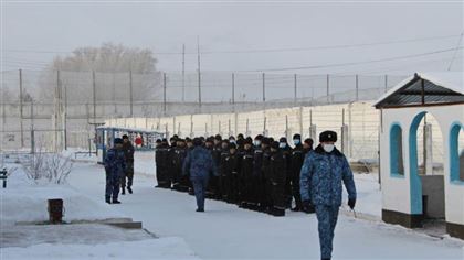 Осужденный за убийство заключенный напал на сотрудников колонии в Карагандинской области