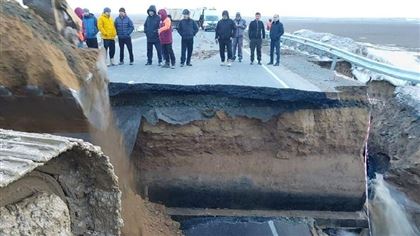 В Актюбинской области смыло часть дороги