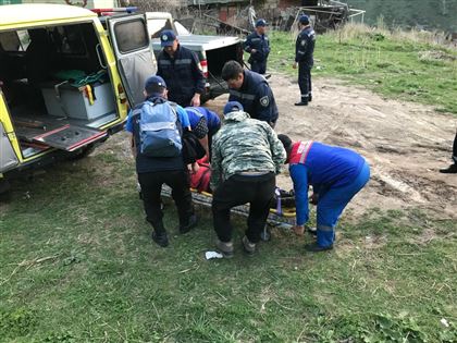Спасатели эвакуировали пострадавшего из ущелья Алма-Арасан в Алматы 