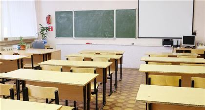 Директора школы в Мангистау наказали за сбор денег с учителей 