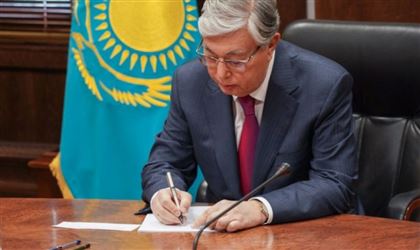 Президент Казахстана выразил соболезнования Джо Байдену