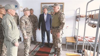 Отслужившим в армии казахстанцам будут предоставлять гранты на обучение в вузах. Но не всем