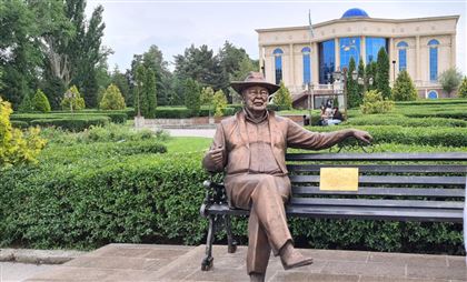 В Алматы появился памятник Асанали Ашимову