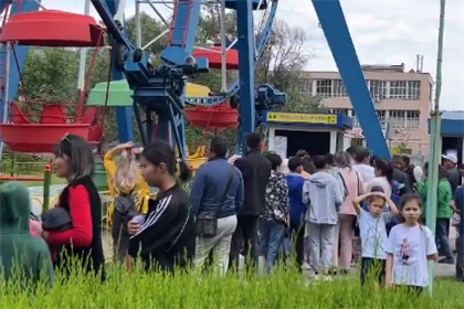 Казахстанских родителей призвали не драться за очередь на аттракционы в День защиты детей