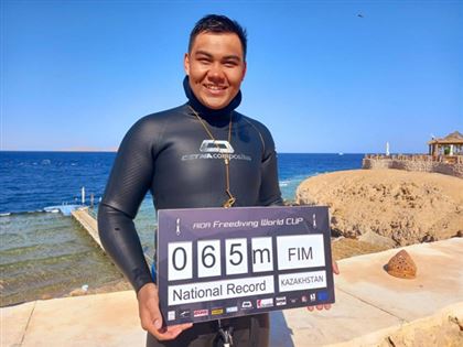 "Не дышать почти 5 минут": единственный казахстанец, ныряющий на глубину более 60 метров
